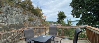 Luxury Waterfront Retreat on Black Lake