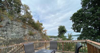 Luxury Waterfront Retreat on Black Lake