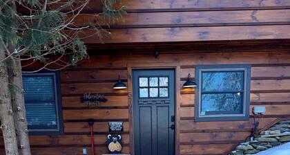 Hidden gem 2 bedroom chalet in Ellicottville minutes from Holiday Valley-hot tub