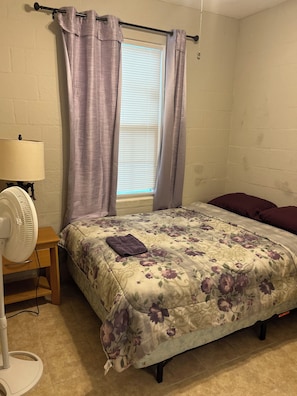 Iron/ironing board, WiFi, bed sheets - Marvelous 4-bedroom AC WIFI LEHIGH house FOR ALL YOUR ELEGANT /FAMILY OCCASIONS (Lehigh Acres)