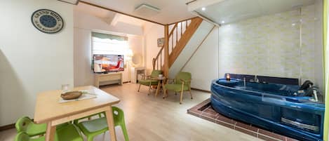 Basic Room, 1 Bedroom (104 Papaya (Jet Spa)) | 1 bedroom, free WiFi