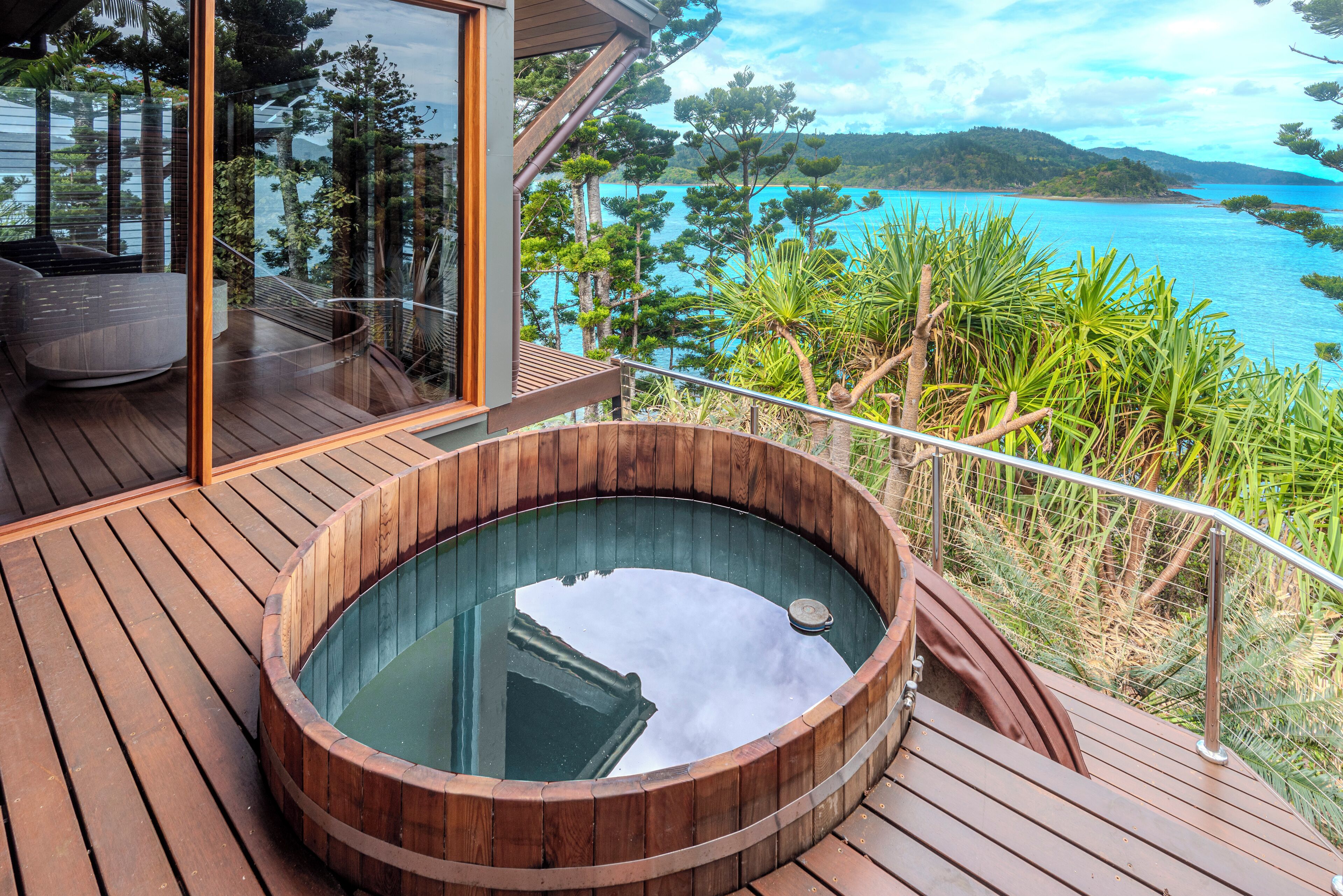 Outdoor spa tub