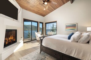 8 bedrooms, iron/ironing board, free WiFi, bed sheets - LP Lakefront House - *Private Dock* - 7000+ Square Ft of Space, Stunning Views, Impeccable Quality (Grand Lake)