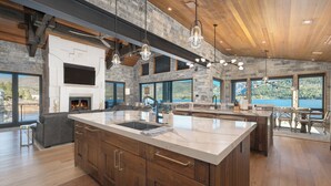 Private kitchen - LP Lakefront House - *Private Dock* - 7000+ Square Ft of Space, Stunning Views & Impeccable Quality (Grand Lake)
