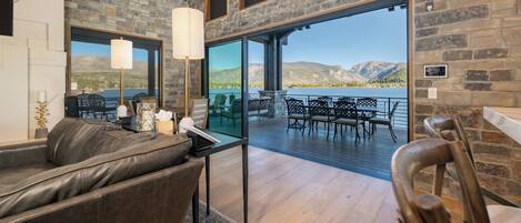 Smart TV, fireplace, offices