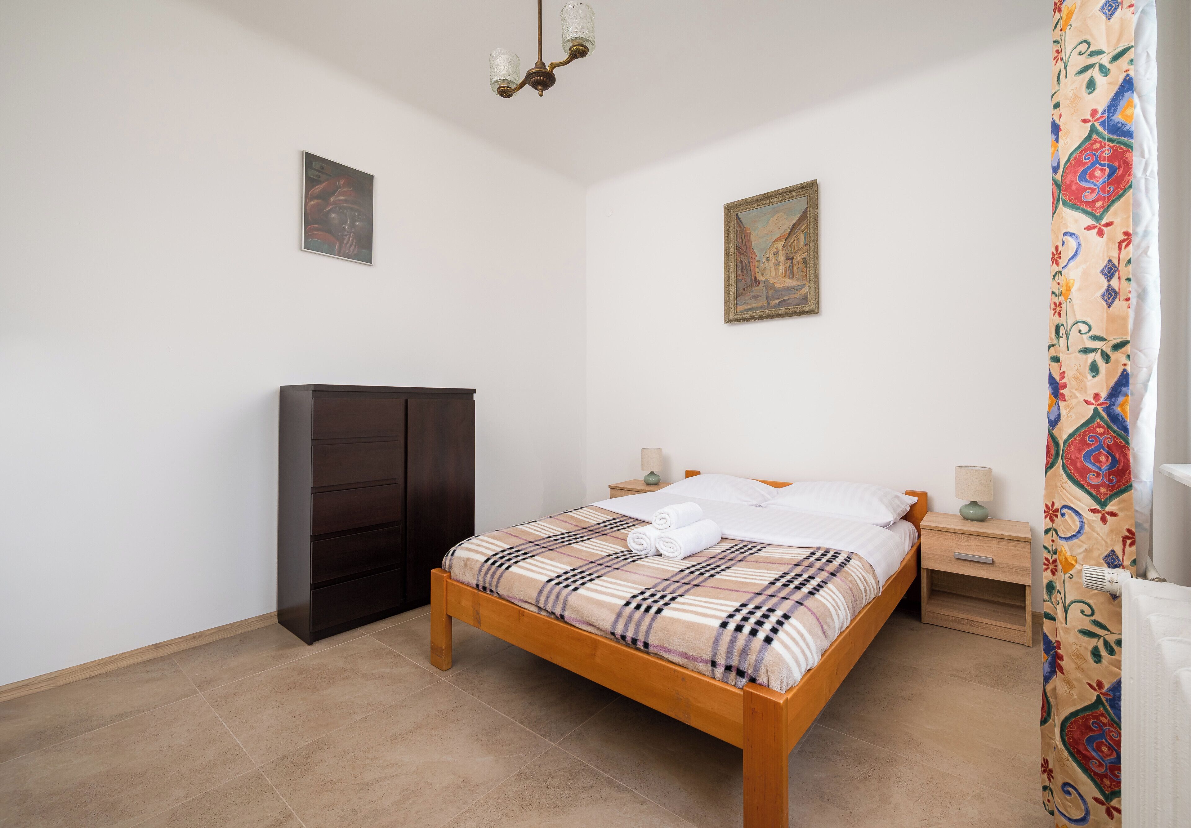 Iron/ironing board, WiFi, bed sheets