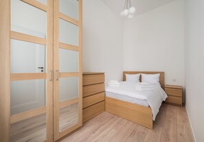 Iron/ironing board, WiFi, bed sheets