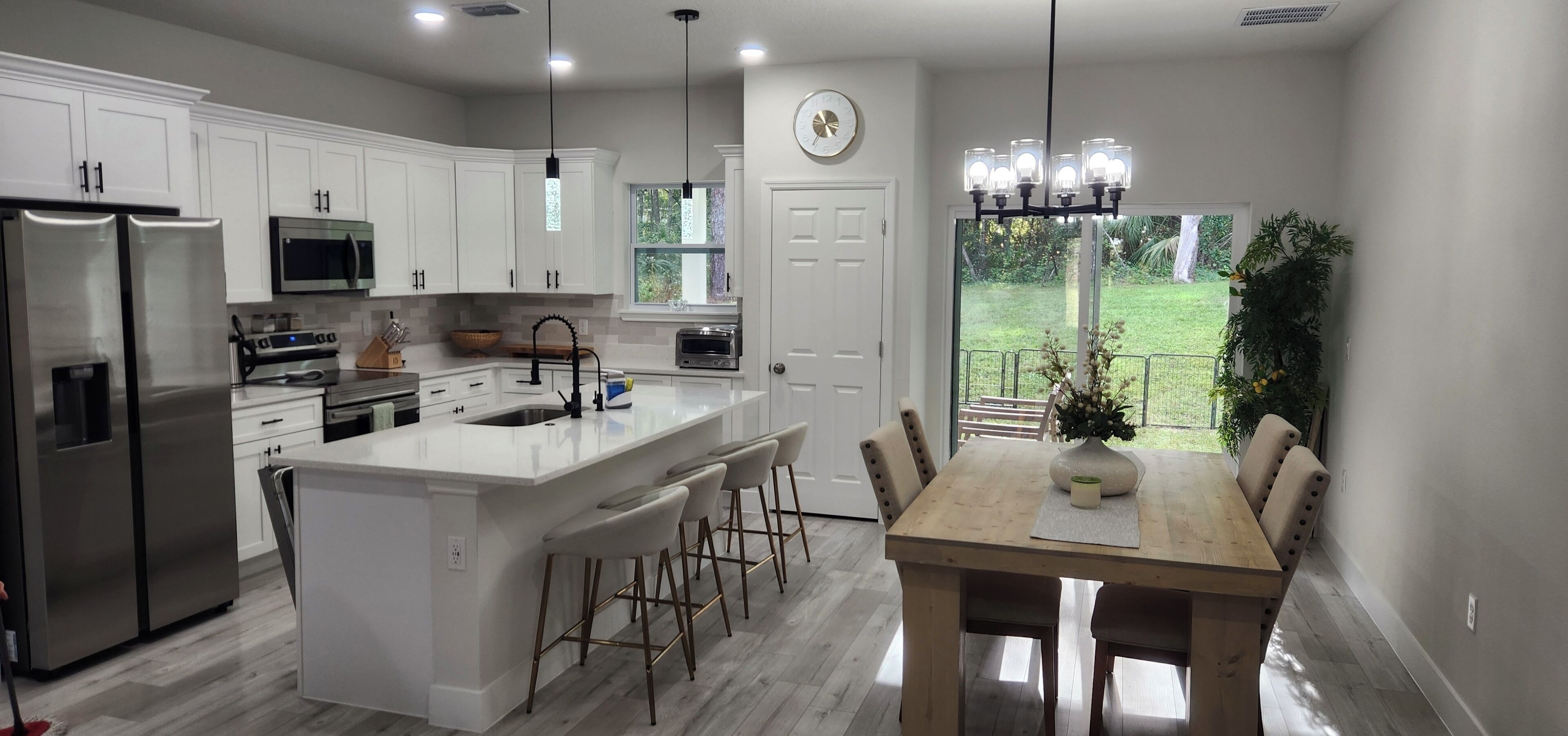 Refrigerador, microondas, horno, placa de cocina