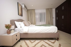 Family Apartment | Iron/ironing board, free WiFi - Luxury 3BR Alema Court-Airport Close (Accra)