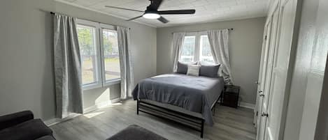 3 bedrooms, iron/ironing board, bed sheets