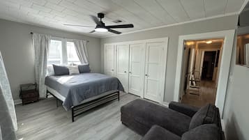 3 soverom, strykejern/-brett og sengetøy