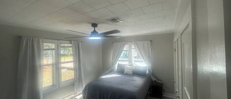 3 bedrooms, iron/ironing board, bed sheets