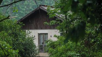 Senior Suite, Courtyard View | View from room