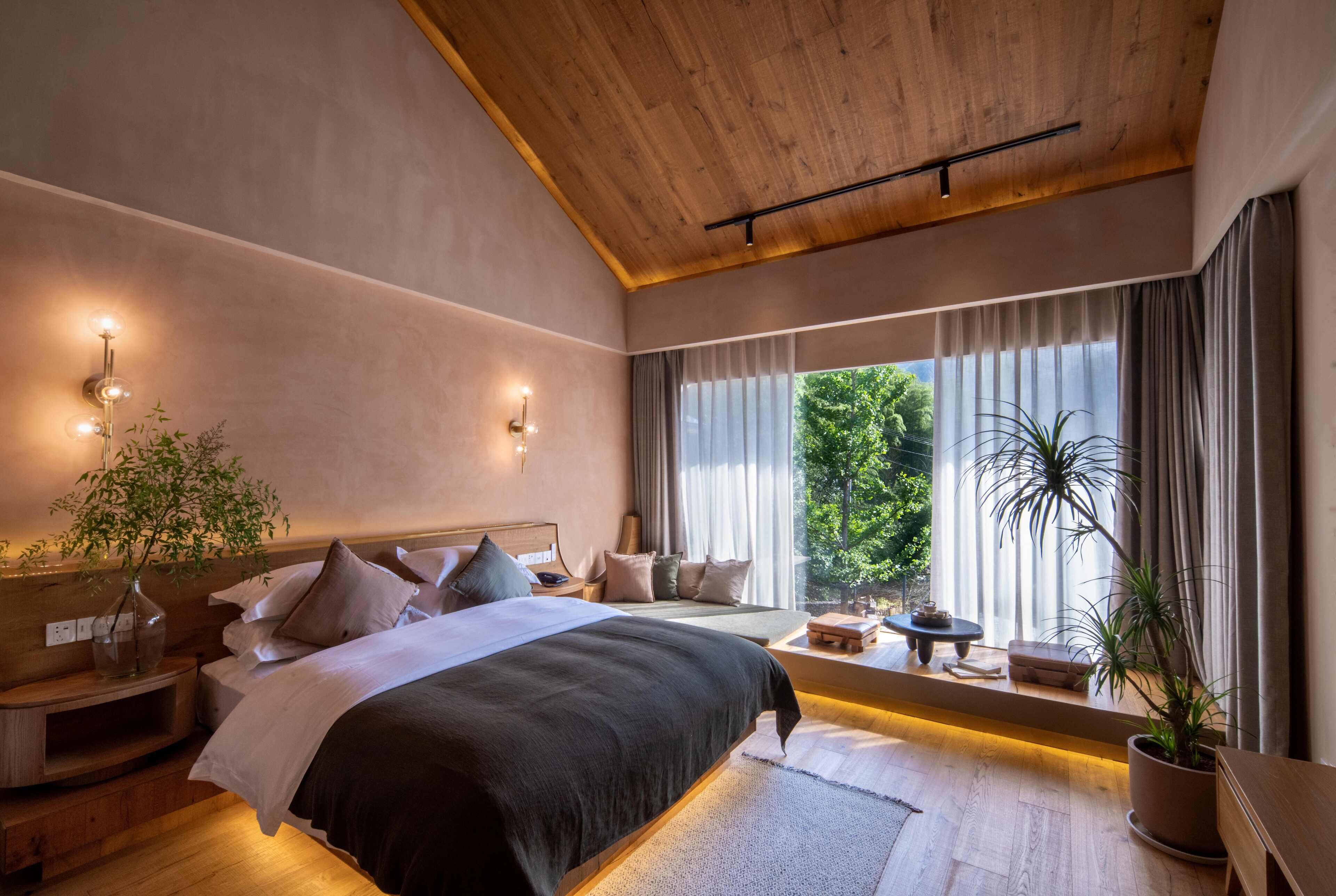 City tweepersoonskamer, uitzicht op bergen | Donsdekens, geluiddichte muren, een strijkplank/strijkijzer, gratis wifi