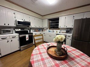 Micro-ondes, four, plaque de cuisson, lave-vaisselle