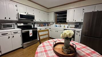 Microondas, horno, parrilla de estufa y lavavajillas