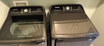 Spacious Country Home on 2 Acres - Sleeps 8, 2King+1Queen Bed, and Large Kitchen