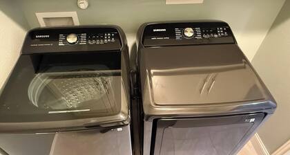 Spacious Country Home on 2 Acres - Sleeps 8, 2King+1Queen Bed, and Large Kitchen