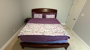 3 bedrooms, desk, iron/ironing board, free WiFi - Spacious Country Home on 2 Acres - Sleeps 8, 2King+1Queen Bed, and Large Kitchen (Caddo Mills)