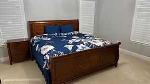 3 bedrooms, desk, iron/ironing board, free WiFi - Spacious Country Home on 2 Acres - Sleeps 8, 2King+1Queen Bed, and Large Kitchen (Caddo Mills)