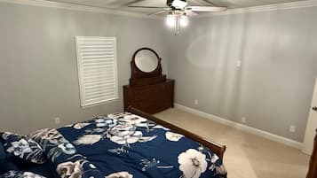 3 bedrooms, desk, iron/ironing board, free WiFi