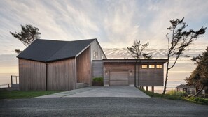 Exterior - Luxury, Oceanfront, Fully Renovated, Signature MCM House in Cannon Beach (Cannon Beach)