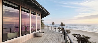 Best of Cannon Beach oceanfront home with 200 degree views, newly renovated