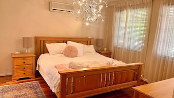 4 bedrooms, desk, iron/ironing board, free WiFi