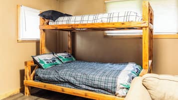 1 bedroom, desk, travel crib, free WiFi