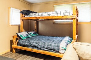 1 bedroom, desk, travel crib, free WiFi