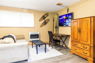 Tranquil dry cabin in lovely Hope perfect for relaxing getaway