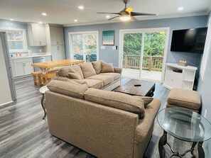 TV, fireplace