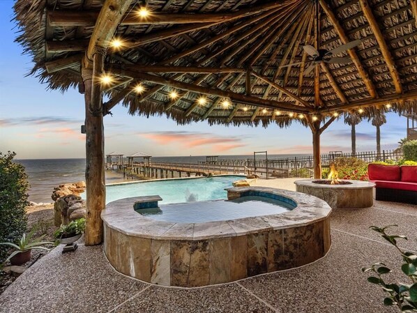 Alberca al aire libre y alberca climatizada