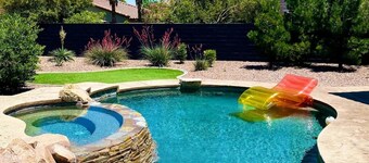 LV1 Luxury Pool & Spa Desert Oasis Villa - Vegas Best!