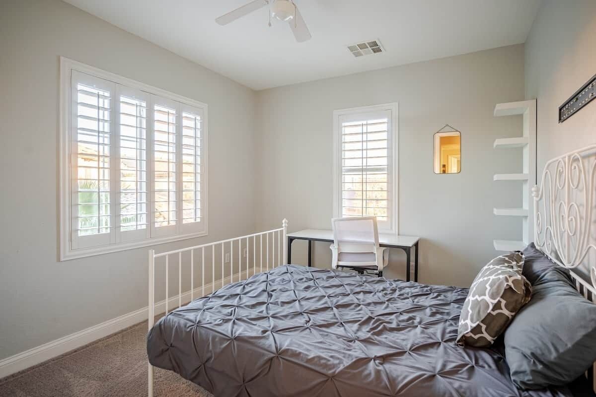 3 bedrooms, iron/ironing board, WiFi, bed sheets