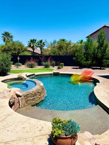 LV1 | Luxury Pool & Spa Oasis Villa - Vegas Best!