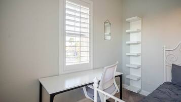 3 bedrooms, iron/ironing board, WiFi, bed sheets