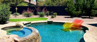 LV1 | Luxury Pool & Spa Oasis Villa - Vegas Best!
