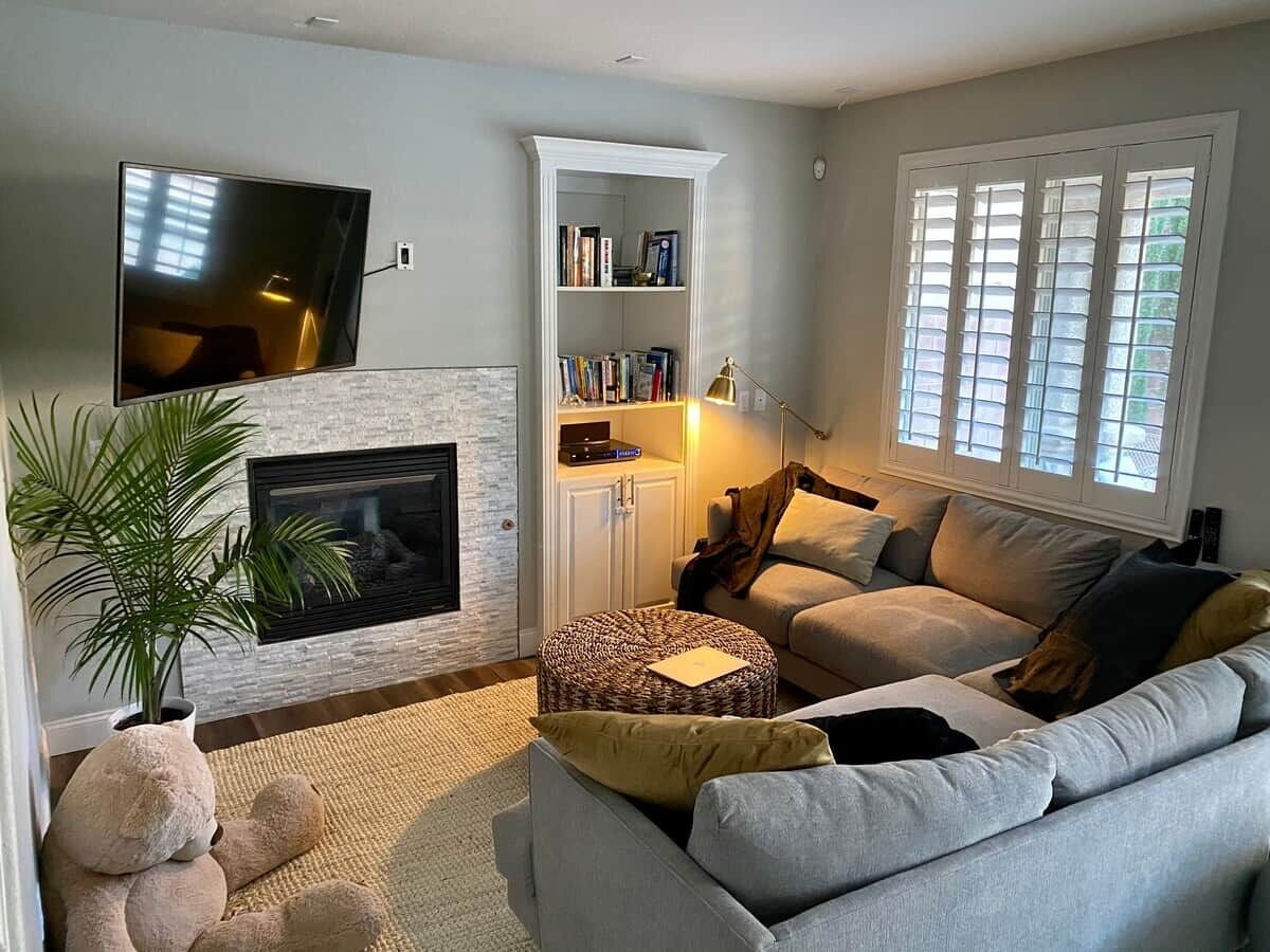 TV, fireplace
