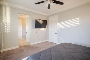3 chambres, fer et planche à repasser, Wi-Fi, draps fournis