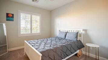 3 bedrooms, iron/ironing board, WiFi, bed sheets