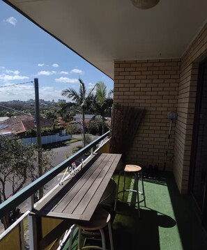 Outdoor dining - Modern Newmarket Apartment....Close to City, Shops & Transport (Newmarket)