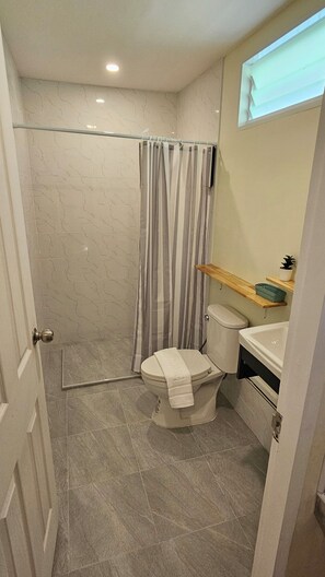 Deluxe Villa | Bathroom - NaraRin Family House (Thep Krasattri)