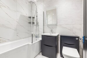 Hair dryer, towels - Blueground | Holland Park, view, nr Holland Park (London)