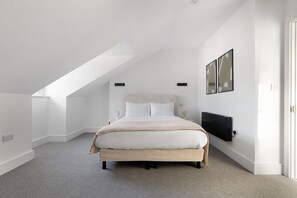 2 bedrooms, iron/ironing board, WiFi, bed sheets - Blueground | Holland Park, view, nr Holland Park (London)