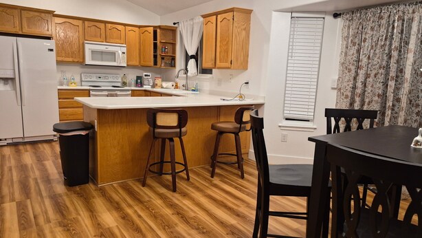 Coffee/tea maker, microwave, oven, dishwasher - This house is renovates in and outNew furniture ready for enjoy plenty of space (Provo)