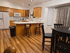 Microwave, oven, dishwasher, coffee/tea maker