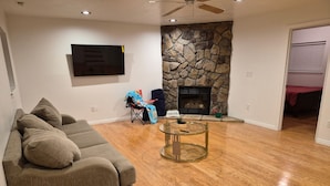 Smart TV, fireplace - This house is renovates in and outNew furniture ready for enjoy plenty of space (Provo)