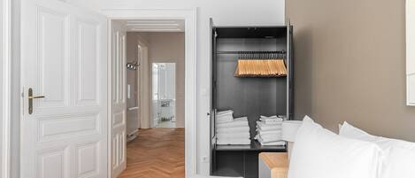 Iron/ironing board, WiFi, bed sheets