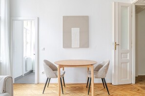 Dining - Blueground | Neubau, view, nr MuseumsQuartier (Vienna)